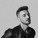 artist image Gökhan Özen Gülümse Aşkım Başka